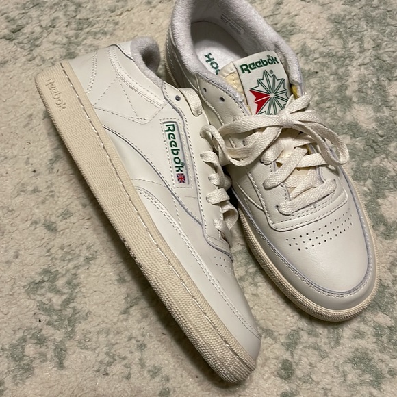 BRAND NEW Reebok Club C Vintage Sneakers - Picture 2 of 4